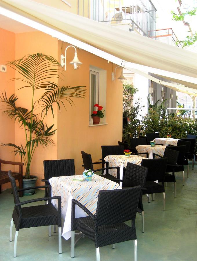 Hotel Silvana Каттолика Экстерьер фото