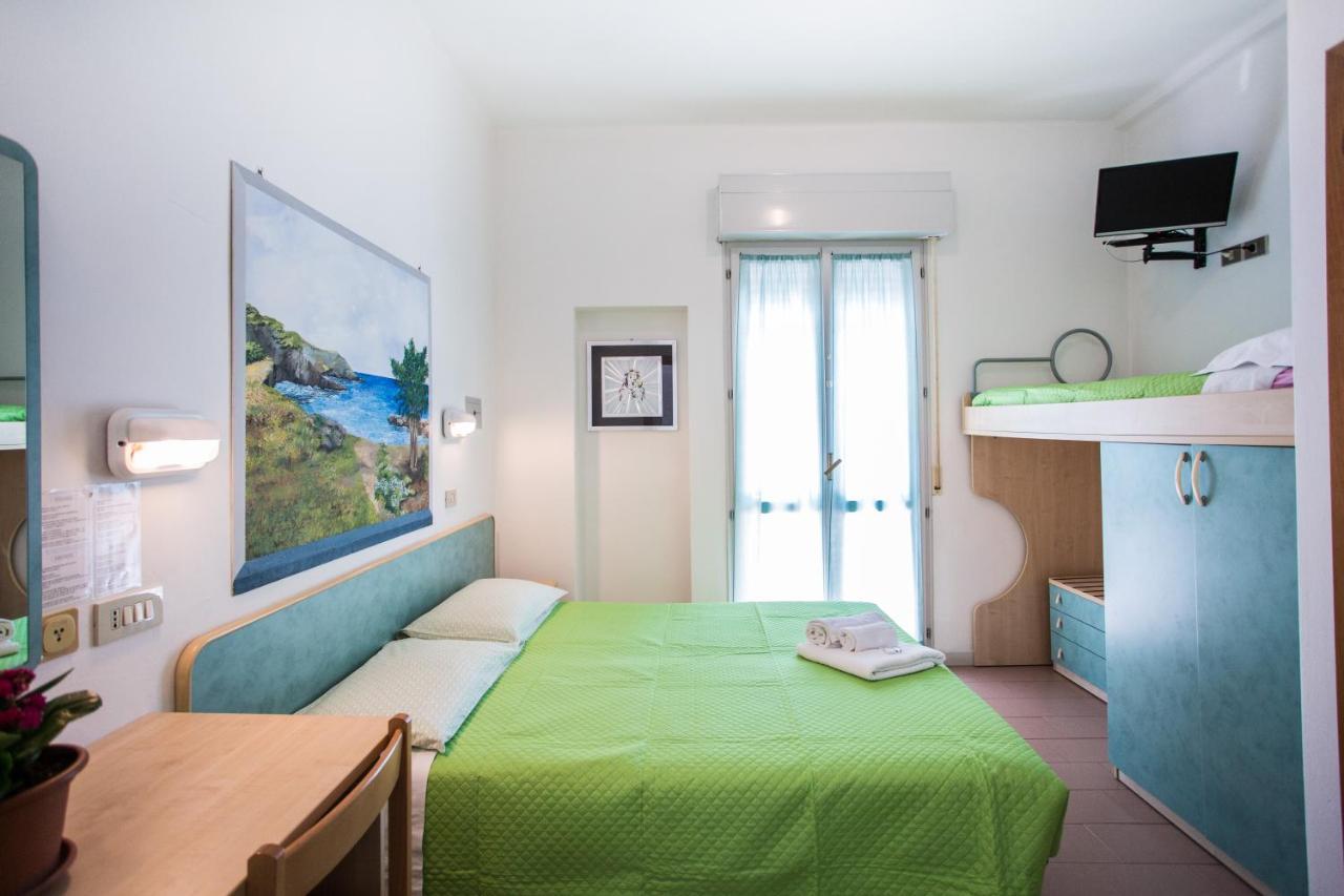 Hotel Silvana Каттолика Экстерьер фото